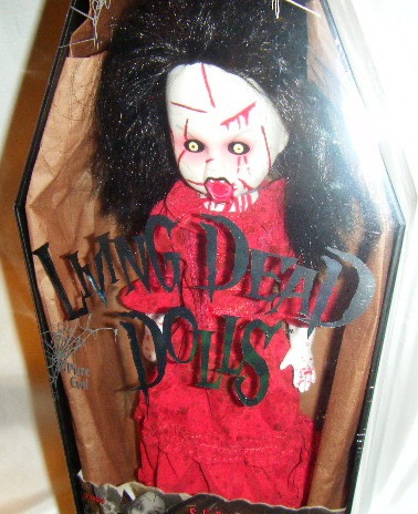 LIVING DEAD DOLLS Series 17/ BLOODY MARY - CRYPT